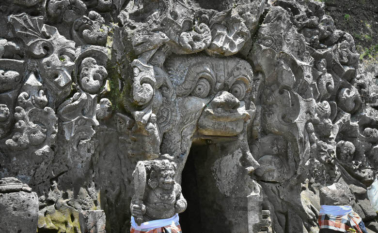 ゴアガジャ バリ島パワースポット巡り 象の洞窟は魔女