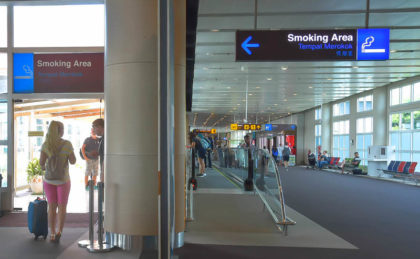 デンパサール空港の喫煙所はどこに?ターミナル内は全面禁煙?