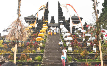 バリ•ヒンドゥー聖地 ブサキ寺院観光 のすすめ
