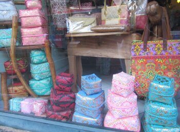 ウブド買い物するならハノマン通り｜ブラブラするのが愉快な通り