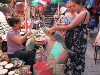 ウブド市場·マーケット買い物勝負は午前中!!