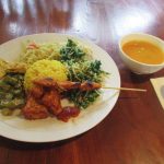 ウブドで大人気ベジタリアン·ナシチャンプル【ワルン·プリマ】